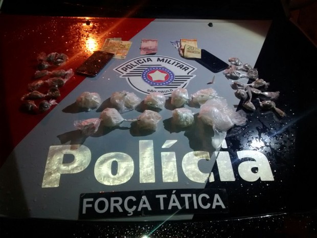 Droga apreendida pela polícia com os homens em Lorena (Foto: Divulgação/Força Tática)