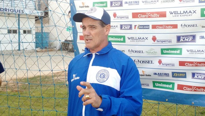 Paulo Roberto Santos técnico do São Bento (Foto: Emilio Botta)