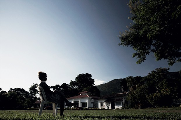 O DESAFIO DE PARAR Luciana na clínica em que está internada.  É seu terceiro tratamento  em dois anos  (Foto: André Valentin/ÉPOCA)