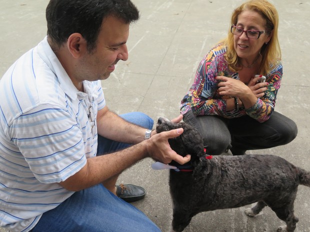 Cachorro desperta felicidade entre os funcionários (Foto: Rafaella Mendes/G1) Cachorro desperta felicidade entre os funcionários (Foto: Rafaella Mendes/G1)