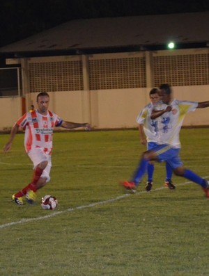 Náutico e GAS jogam no estádio Ribeirão (Foto: Rodrigo Litaif)