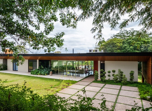 Casa com aberturas para ventilação cruzada - Casa de Valentina