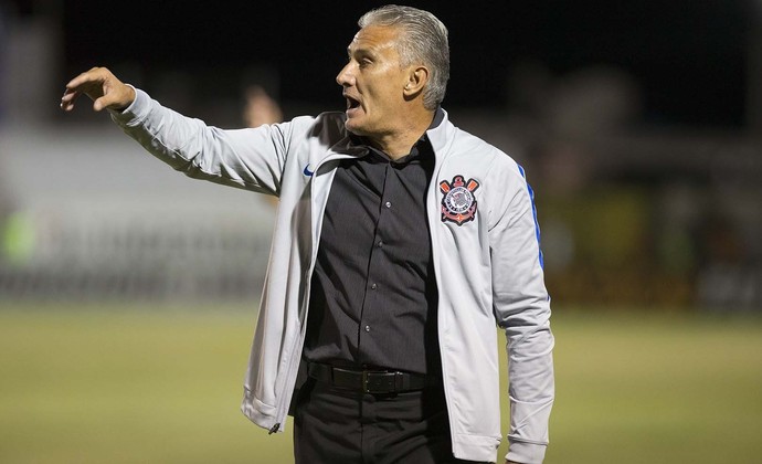 Tite admite atuação ruim, mas celebra estreia na Libertadores com vitória