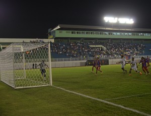 Plácido de Castro e Gurupi se enfrentam no estádio Florestão, pela Série D (Foto: Duaine Rodrigues)