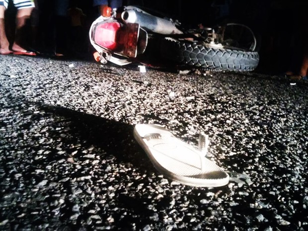 Acidente envolveu três motocicletas; quatro pessoas morreram  (Foto: Toni Martins)