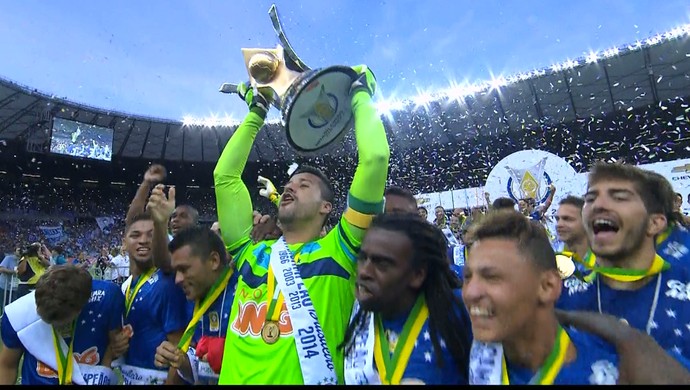 Jogadores do Cruzeiro comemoram o título de campeão brasileiro (Foto: Reprodução / TV Globo Minas)