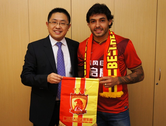 Ricardo Goulart fechou com o time chinês (Foto: Reprodução/Site Oficial)