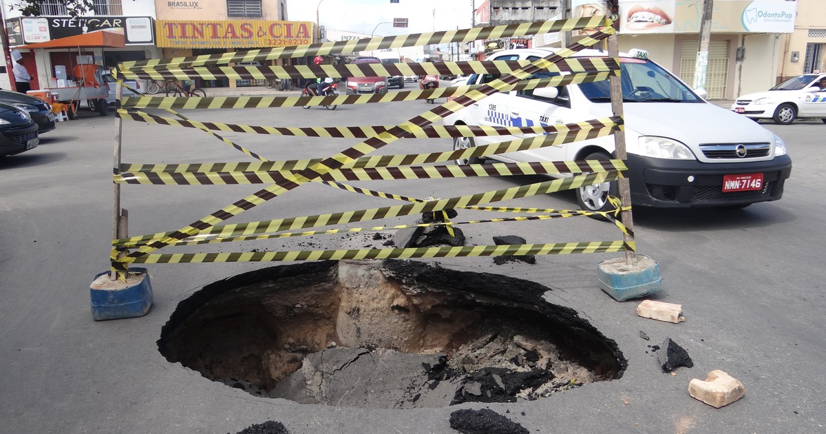 G1 Buraco Causa Transtorno A Motoristas Que Trafegam Na Rua Cabo Reis