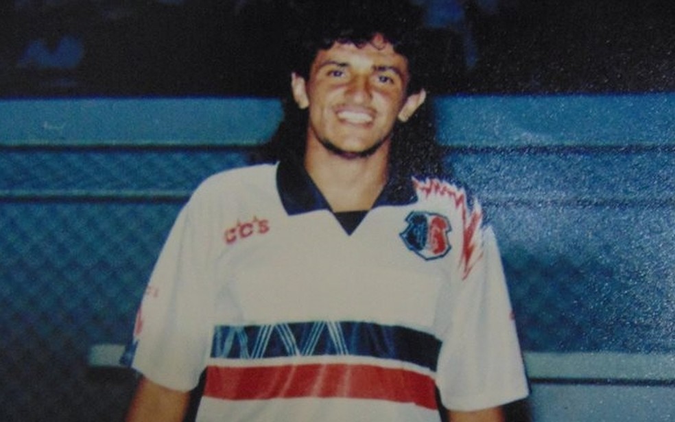 Freitas defendeu o Santa Cruz no início das anos 90 (Foto: Freitas / Arquivo Pessoal)