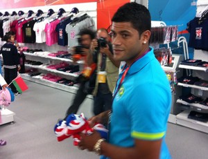 hulk brasil compras (Foto: Márcio Iannacca / Globoesporte.com)