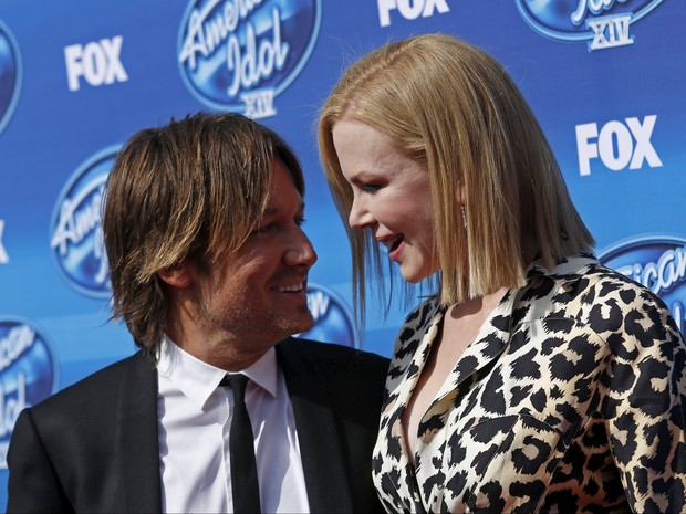 Keith Urban e Nicole Kidman na final da 14ª temporada do American Idol em Los Angeles, nos Estados Unidos (Foto: Patrick T. Fallon/ Reuters)