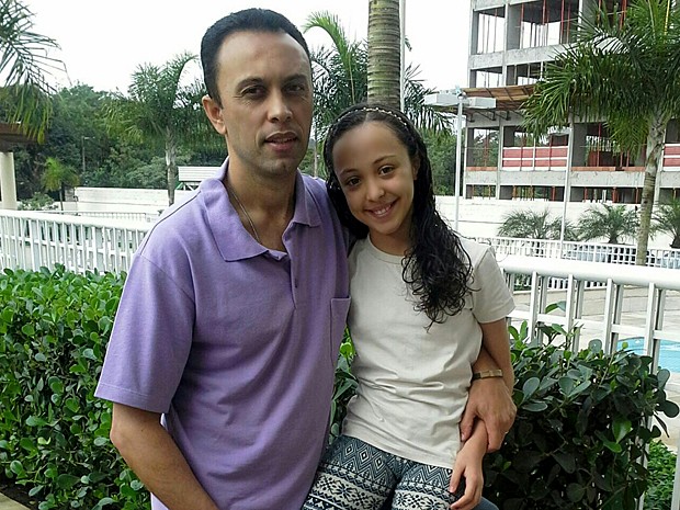 A pequenina do elenco, Bianca Vedovato com o papai, Sinval Gomes da Silva Junior (Foto: Arquivo Pessal)