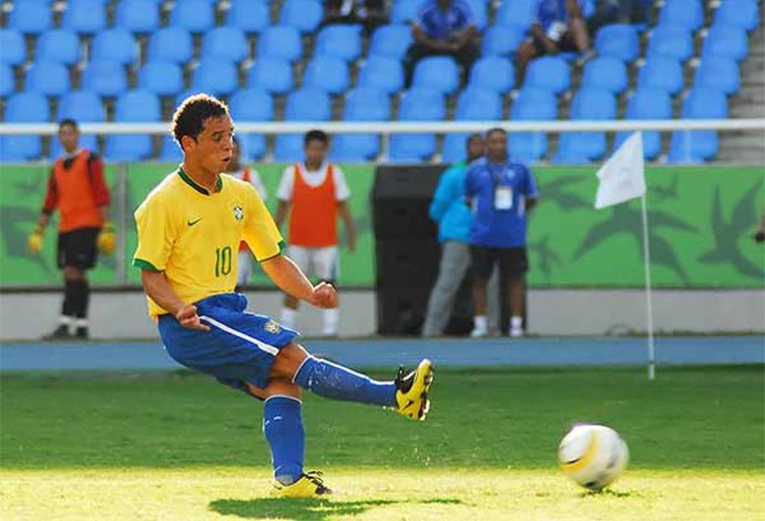 Lulinha seleção Brasil, 2007 (Foto: Marcos Ribolli)