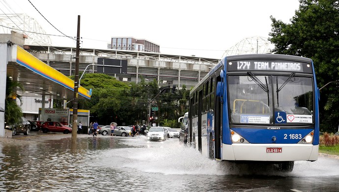 chuva Parque Antártica em São Paulo (Foto: Alice Vergueiro / Agência Estado)