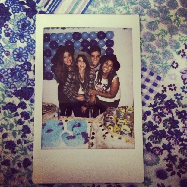 Bruna Marquezine em festa com amigos (Foto: Instagram/ Reproduo)