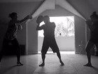 Bruna Marquezine e Fernanda Souza fazem aula de luta em dupla