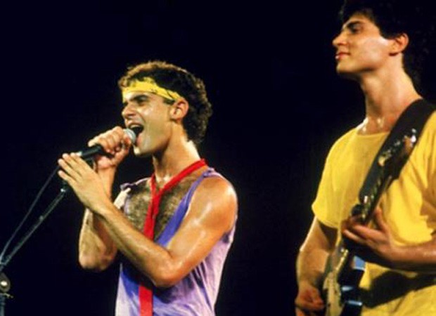Cazuza e Frejat se apresentam com o Barão Vermelho no Rock in Rio em 1985 (Foto: Reprodução) Cazuza e Frejat se apresentam com o Barão Vermelho no Rock in Rio em 1985 (Foto: Reprodução)