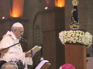 Nova oração foi proferida pelo Papa Francisco durante a missa celebrada no Santuário Nacional no dia 24 de julho (Foto: Carlos Santos/G1)