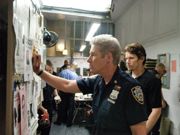 Richard Gere interpreta Dugan, um policial prestes a se aposentar (Foto: Divulgação)