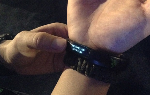 Nabu, da Razer, é um smartwatch com design discreto que apresenta informações do celular em pequenas telas (Foto: Gustavo Petró/G1)