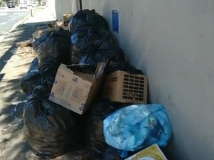 Lixo na rua em Sorocaba (Foto: Reprodução/TV TEM)