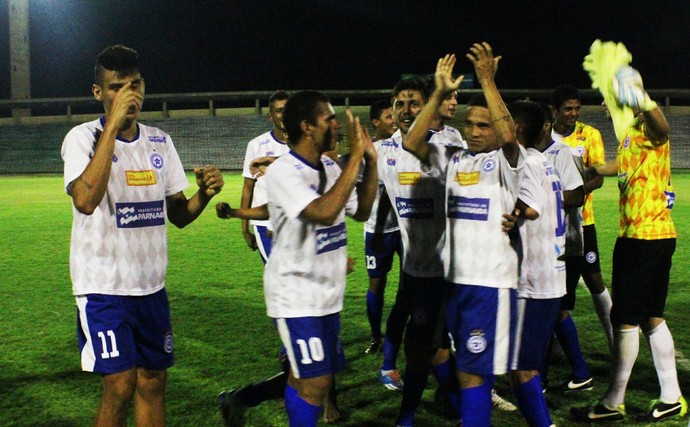 Jogadores do Parnahyba comemoram conquista da Copa Piauí (Foto: Emanuele Madeira/Globoesporte.com)
