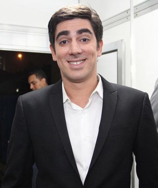 Marcelo Adnet faz sua estreia na Globo com o seriado O Dentista Mascarado, que estreia em abril (Foto: Divulgação/TV Globo) Marcelo Adnet faz sua estreia na Globo com o seriado O Dentista Mascarado, que estreia em abril (Foto: Divulgação/TV Globo)