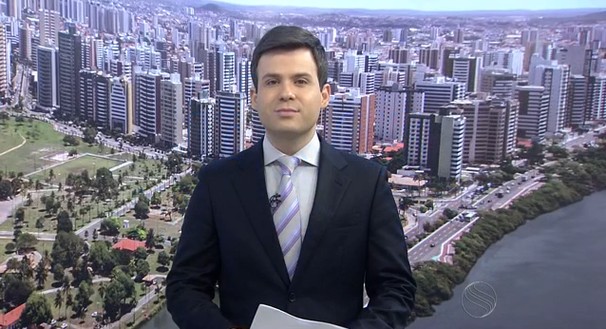 Lyderwan Santos apresenta o Bom Dia Sergipe (Foto: Divulgação / TV Sergipe)