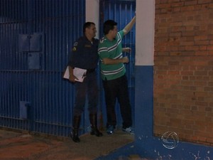 Gilmar Olarte deixa presídio em Campo Grande (Foto: Reprodução/ TV Morena)