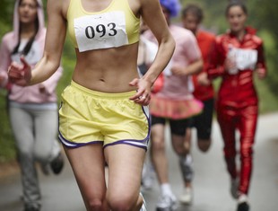 Mulher correndo quadril euatleta (Foto: Getty Images)