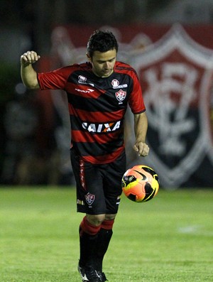 Juan, lateral do Vitória (Foto: Felipe Oliveira/Divulgação/EC Vitória)