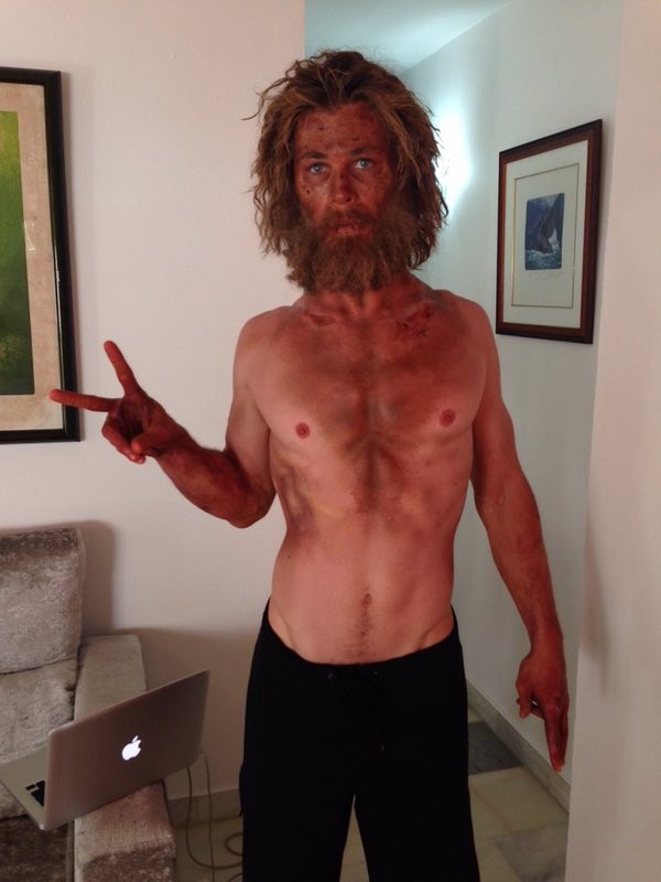 Chris Hemsworth, astro de Thor, impressiona com abdômen e braços marombados  em foto sem camisa - Monet
