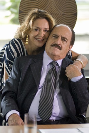 Léa (Maria Zilda Bethlen) e Jacques (Ary Fontoura) em Caras e Bocas (Foto: Bob Paulino/Globo) Léa (Maria Zilda Bethlen) e Jacques (Ary Fontoura) em Caras e Bocas (Foto: Bob Paulino/Globo)