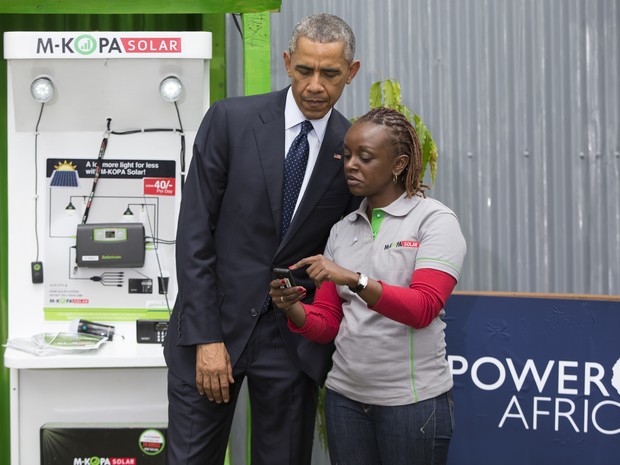 Obama conhece método para pagamentos móveis em feira de inovação (Foto: AP Photo/Evan Vucci)
