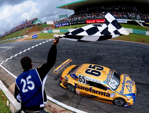 Max Wilson vence a etapa de Brasília da Stock Car 2012 (Foto: Duda Bairros / Stock Car)