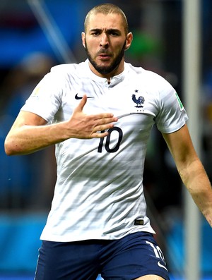 Benzema comemora gol da França contra a Suíça (Foto: Getty Images)