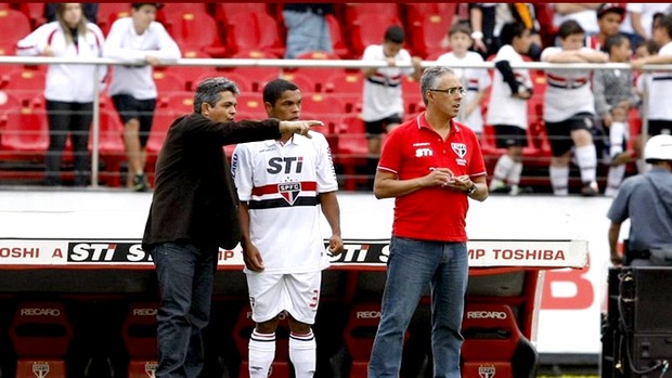NEy franco orienta tiago são paulo e Atlético sorocacaba (Foto: Rubens Chiri / saopaulofc.net)