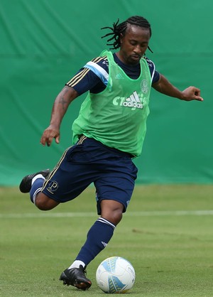 Oswaldo confirma estreia de Arouca e só usará Mago e Cleiton Xavier 100%