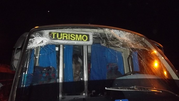 ônibus apedrejado Avaí (Foto: PRF/Divulgação)