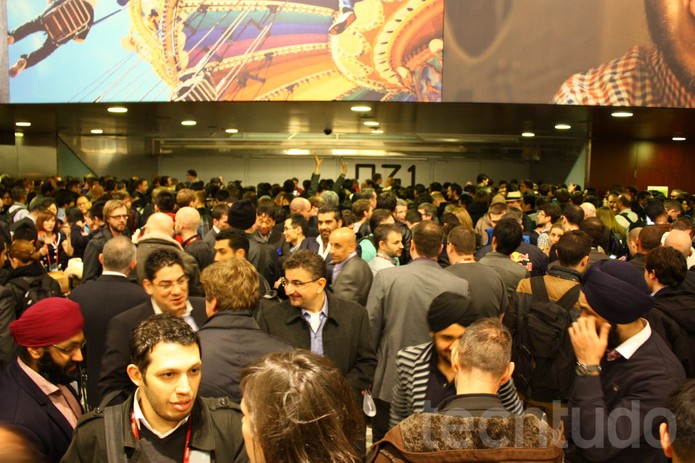 Salão onde ocorre o lançamento do Galaxy S5 lota no MWC, em Barcelona (Foto: Allan Melo / TechTudo)