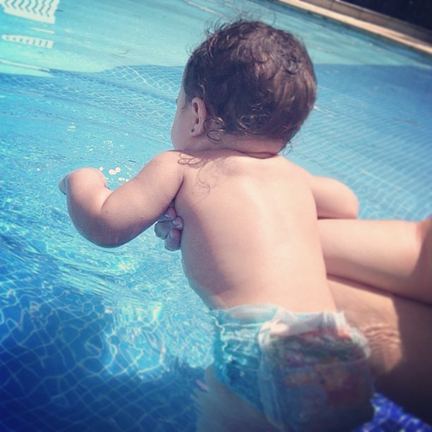 Perlla posta foto da filha na piscina (Foto: Instagram / Reprodução)