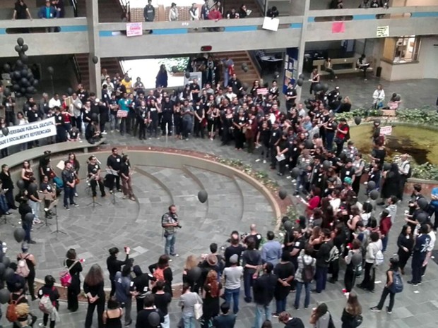 Funcionários da Unicamp fazem ato de protesto no campus de Campinas (Foto: Pedro Amatuzzi)