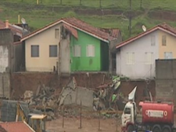 Chuva atinge seis casas na zona leste de São José dos Campos (Foto: Reprodução/TV Vanguarda)