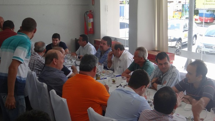 FAF e representantes de clubes participam de reunião para detalhar o Alagoano de 2015 (Foto: Leonardo Freire/GloboEsporte.com)