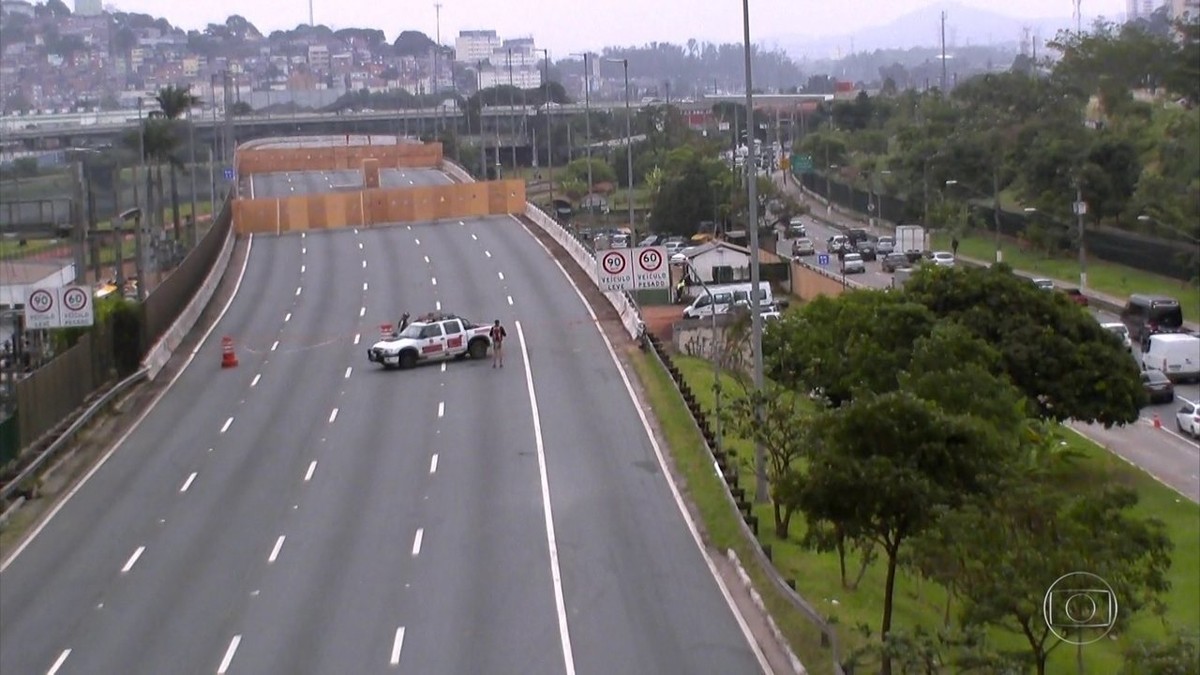 Prefeitura Instala Metade Das Estacas Que Sustentar O Viaduto Que Cedeu