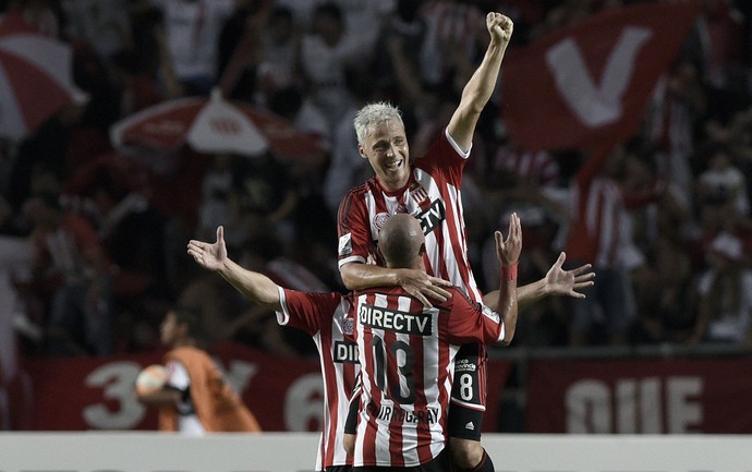 Estudiantes x Barcelona de Guaiaquil - comemoração de gol (Foto: EFE)