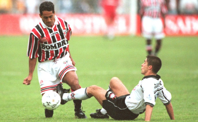 Zé Carlos na partida do São Paulo contra o Corinthians em 1998 (Foto: Arquivo / Ag. Estado)