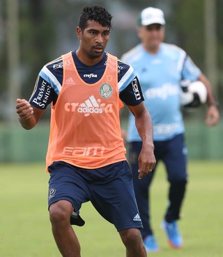 Menos chutões, mais movimentação: metas do Palmeiras para 2016