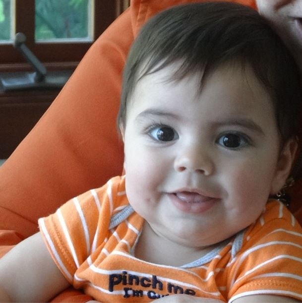 Shakira posta foto fofa de Milan: 'Reparem na covinha'