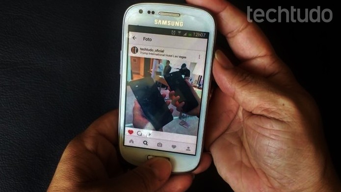 Aperte os dois botões juntos para fazer o screen shot no Galaxy S3 mini (Foto: Isabela Giantomaso/TechTudo) Aperte os dois botões juntos para fazer o screen shot no Galaxy S3 mini (Foto: Isabela Giantomaso/TechTudo)